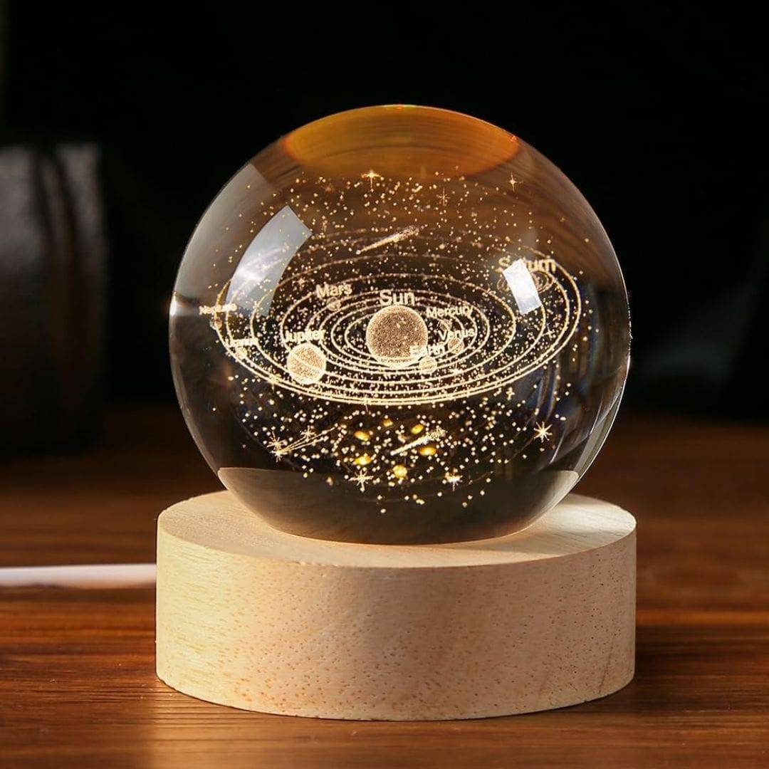 Solar System Crystal Ball Night Light, 3D Galaxy Crystal Ball Night Lamp, USB Powered Wooden Base Galaxy Glass Ball with Colorful LED Base
